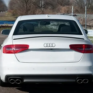 Doar azi Eleron portbagaj negru lucios compatibil cu AUDI A4 B8 Sedan 2008-2015