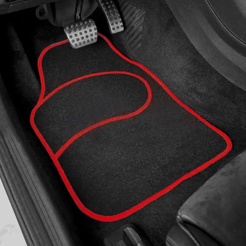 Set 4 Covorase auto din Mocheta, model Universal, culoare Negru cu margine Rosie, dimensiuni fata 64 x 44cm | spate 44 x 29cm FAVLine Selection Comandă acum