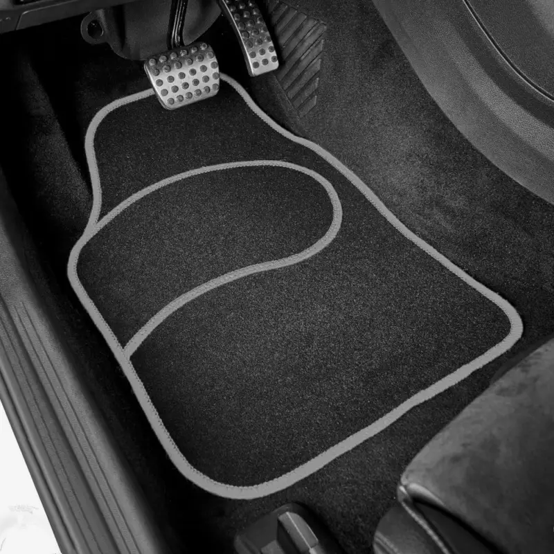 Set 4 Covorase auto din Mocheta, model Universal, culoare Negru cu margine Gri, dimensiuni fata 64 x 44cm | spate 44 x 29cm FAVLine Selection Ofertă exclusivă